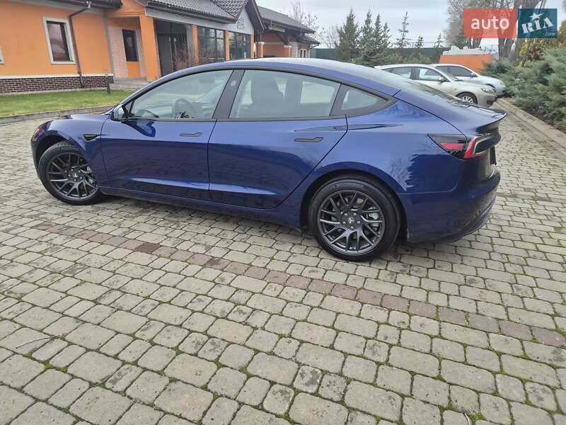 Седан Tesla Model 3 2024 в Києві