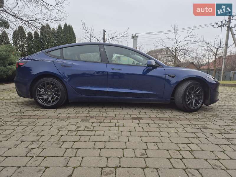 Седан Tesla Model 3 2024 в Києві
