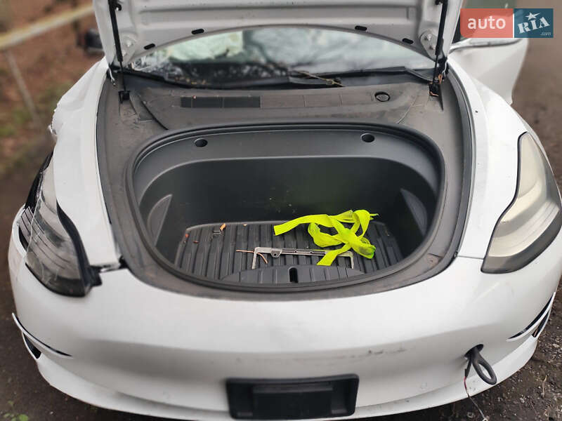 Седан Tesla Model 3 2020 в Києві