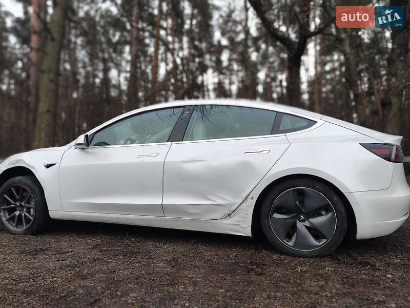 Седан Tesla Model 3 2020 в Києві