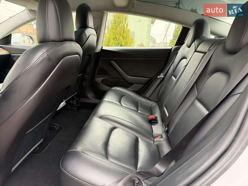 Седан Tesla Model 3 2020 в Львове