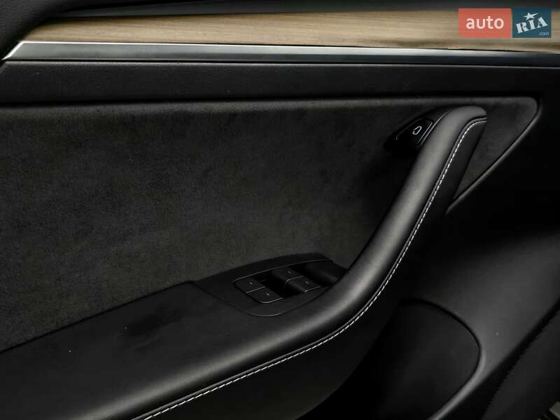 Седан Tesla Model 3 2021 в Миколаєві