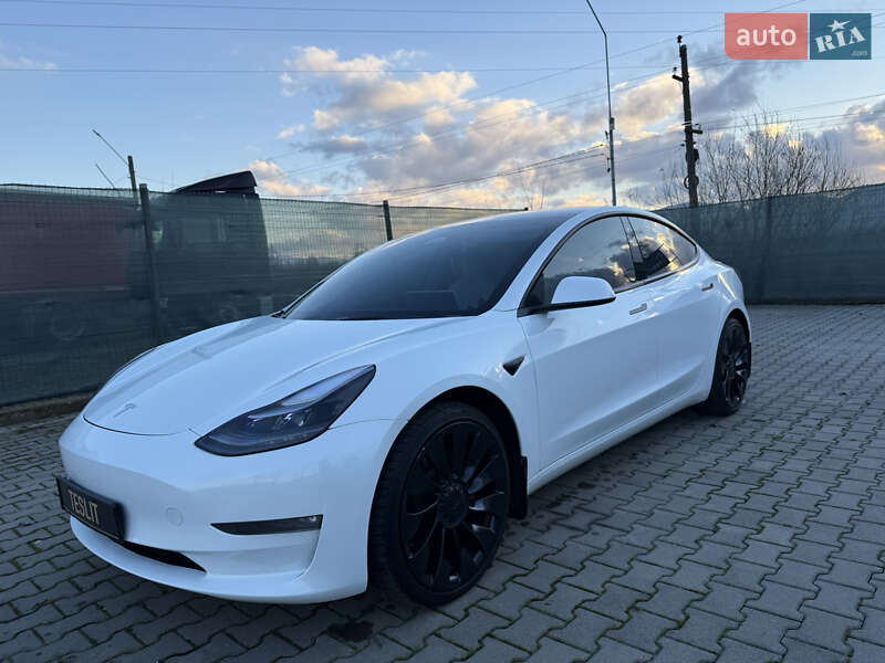 Седан Tesla Model 3 2023 в Хусте