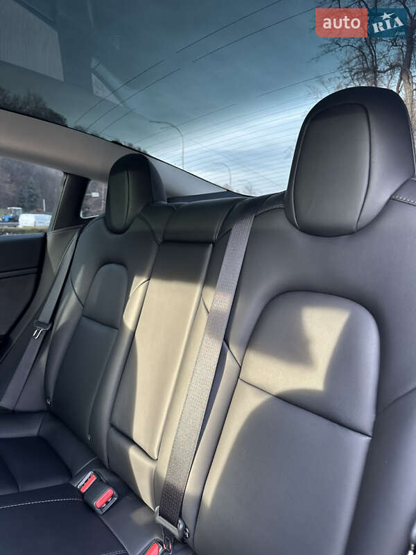 Седан Tesla Model 3 2023 в Києві