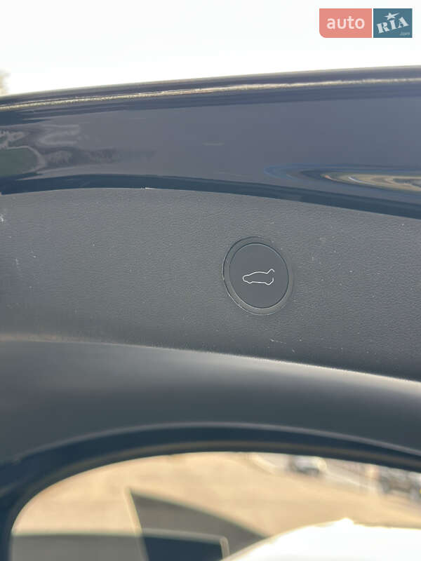 Седан Tesla Model 3 2023 в Києві