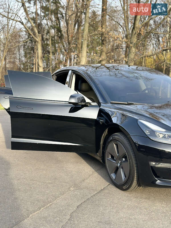 Седан Tesla Model 3 2023 в Києві
