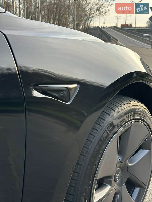 Седан Tesla Model 3 2023 в Києві