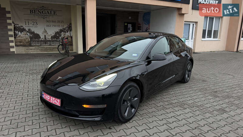 Седан Tesla Model 3 2023 в Луцке