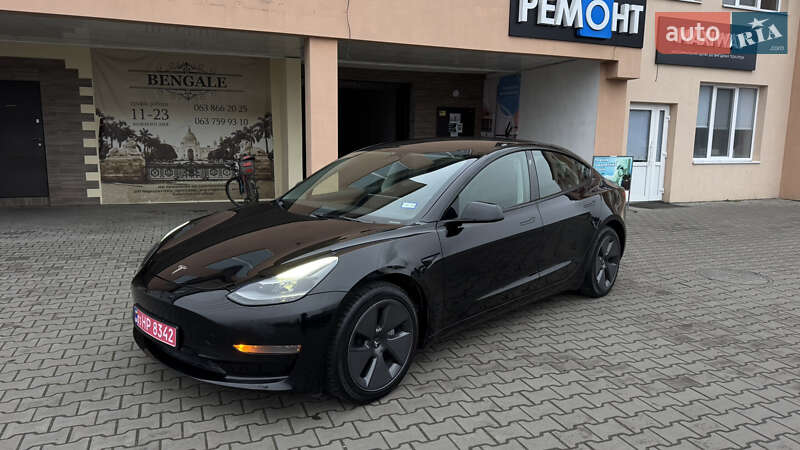 Седан Tesla Model 3 2023 в Луцке