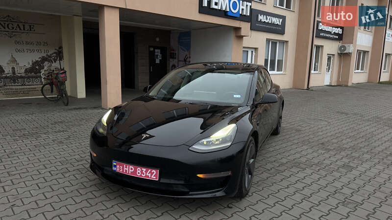 Седан Tesla Model 3 2023 в Луцке