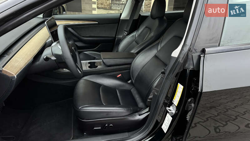 Седан Tesla Model 3 2023 в Луцке