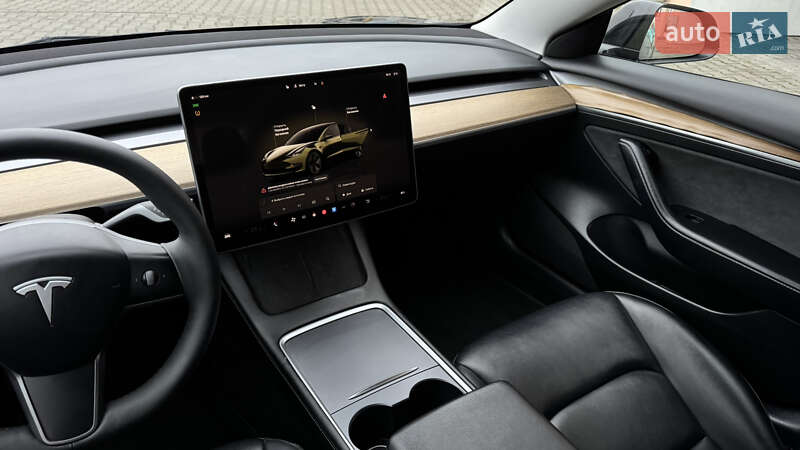 Седан Tesla Model 3 2023 в Луцке
