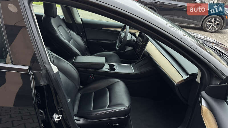 Седан Tesla Model 3 2023 в Луцке
