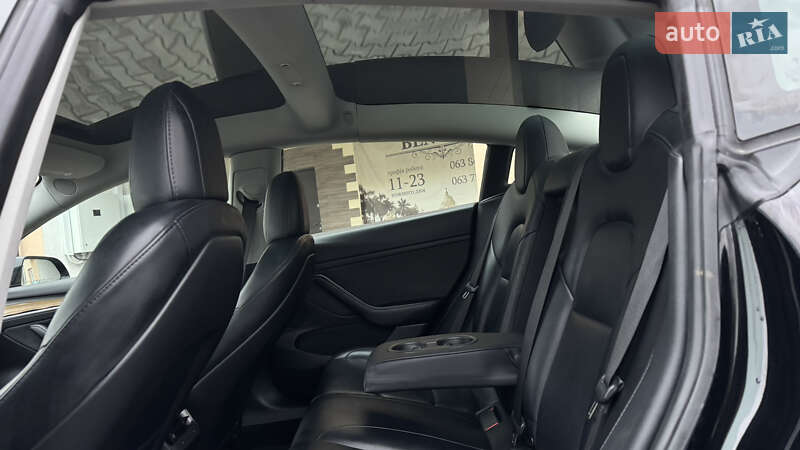 Седан Tesla Model 3 2023 в Луцке