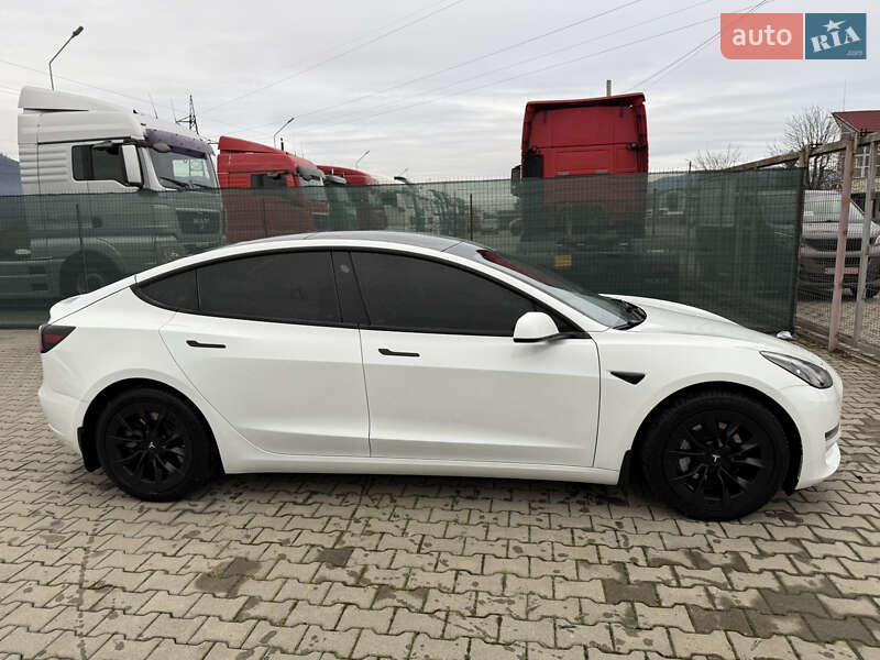 Седан Tesla Model 3 2022 в Хусте