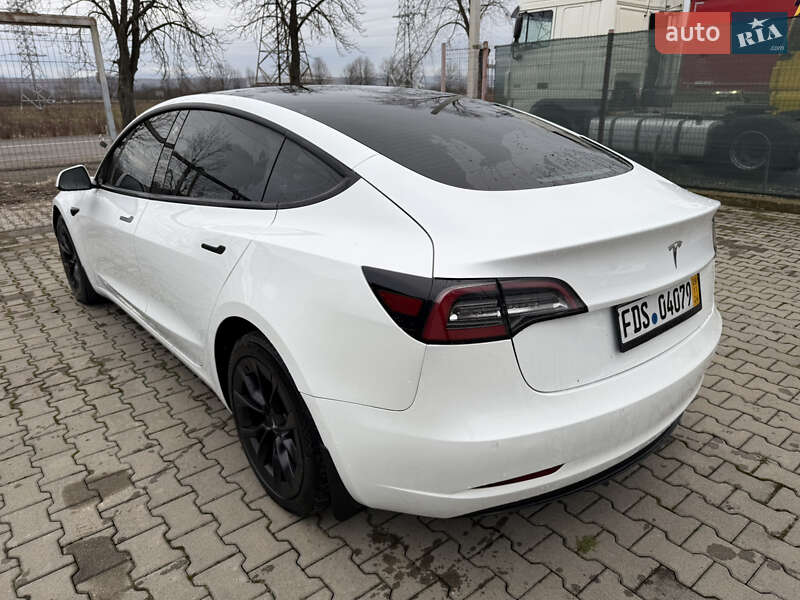 Седан Tesla Model 3 2022 в Хусте