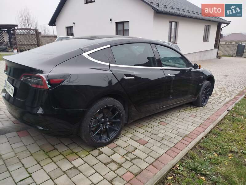 Седан Tesla Model 3 2019 в Ровно