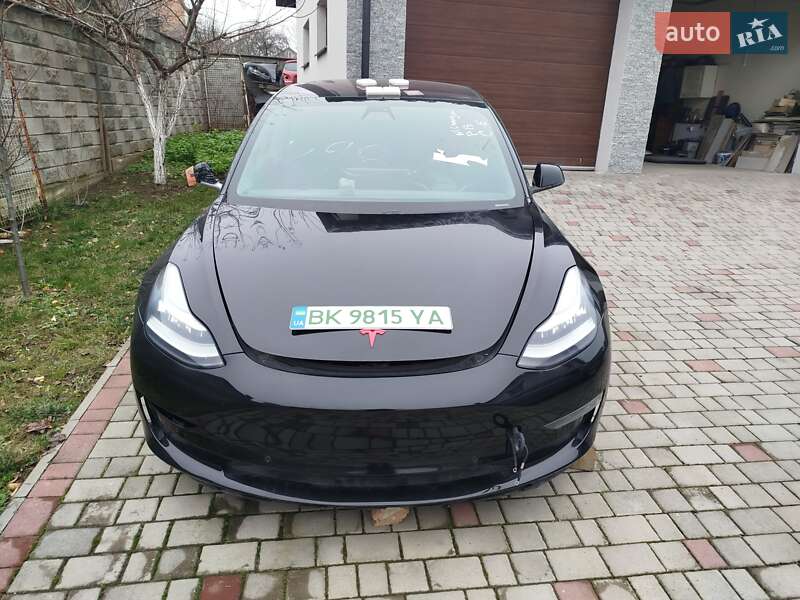 Седан Tesla Model 3 2019 в Ровно