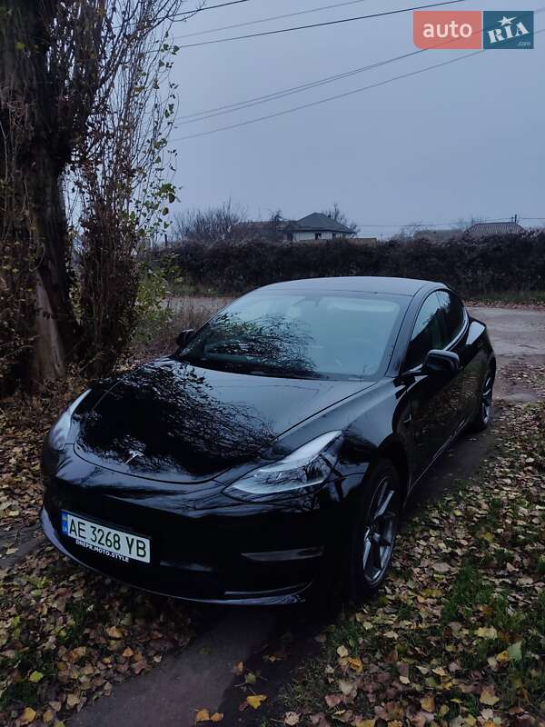 Седан Tesla Model 3 2021 в Дніпрі