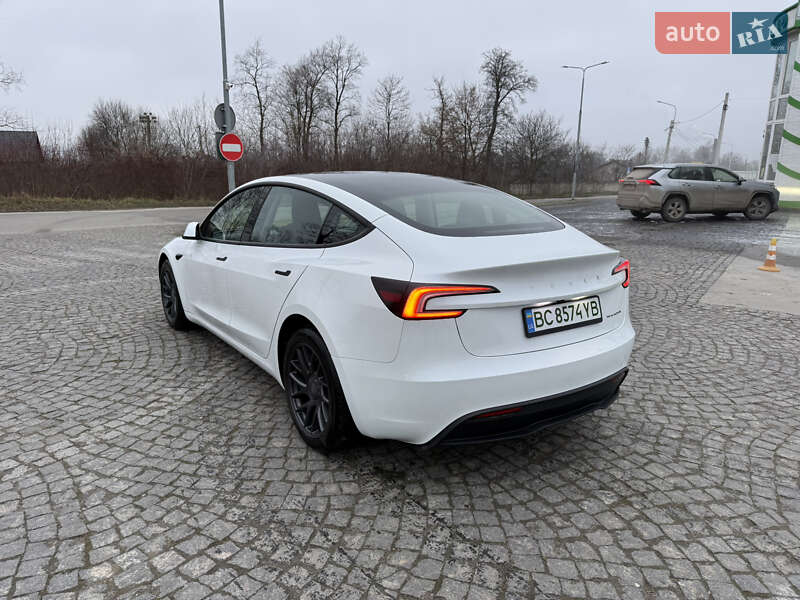 Седан Tesla Model 3 2024 в Золочеві