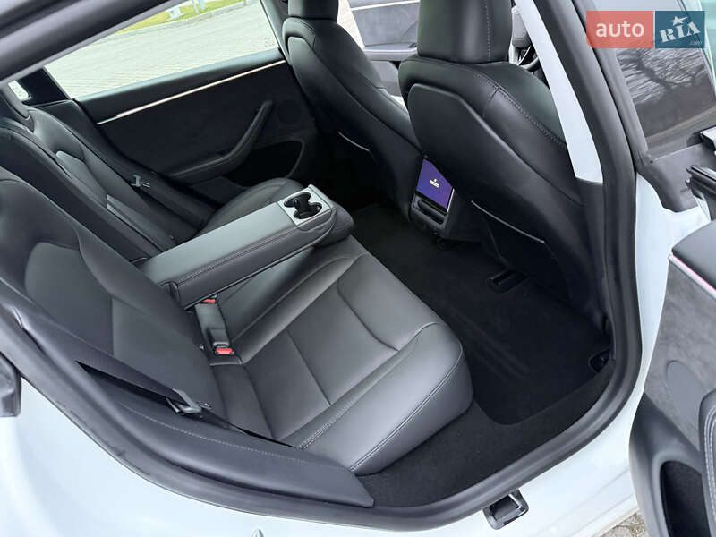 Седан Tesla Model 3 2024 в Золочеві