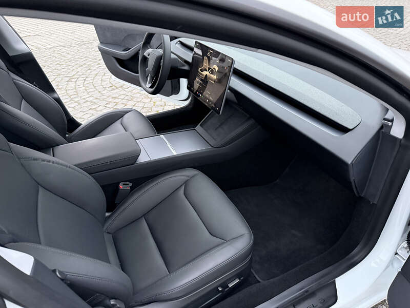 Седан Tesla Model 3 2024 в Золочеві
