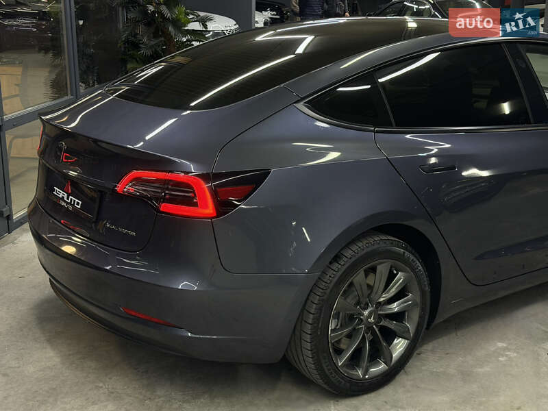Седан Tesla Model 3 2023 в Одессе