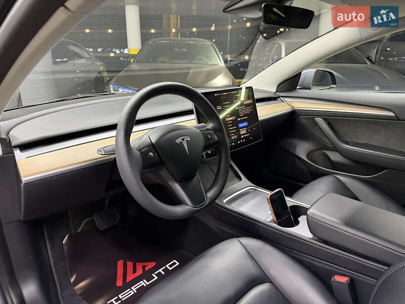 Седан Tesla Model 3 2023 в Одессе