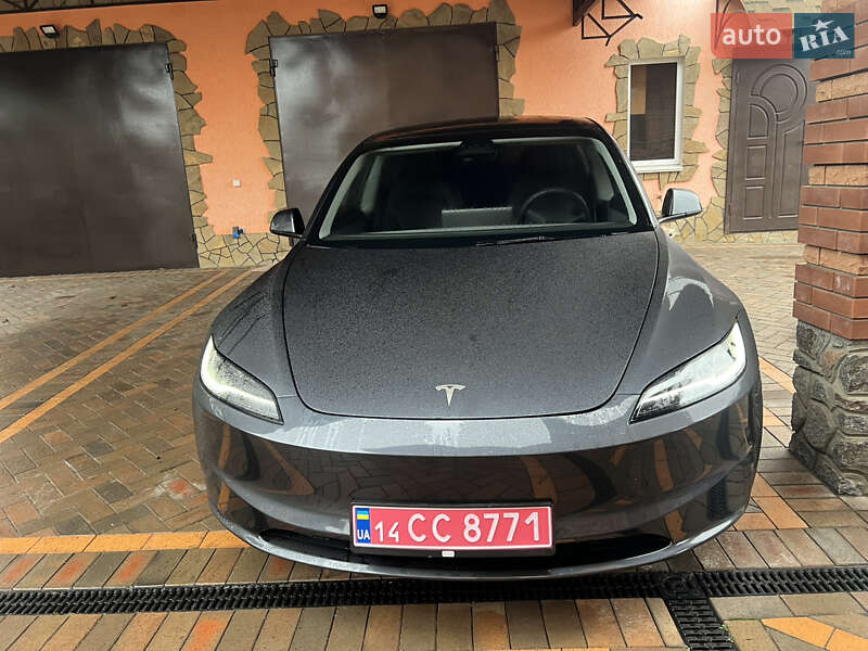 Седан Tesla Model 3 2024 в Полтаве