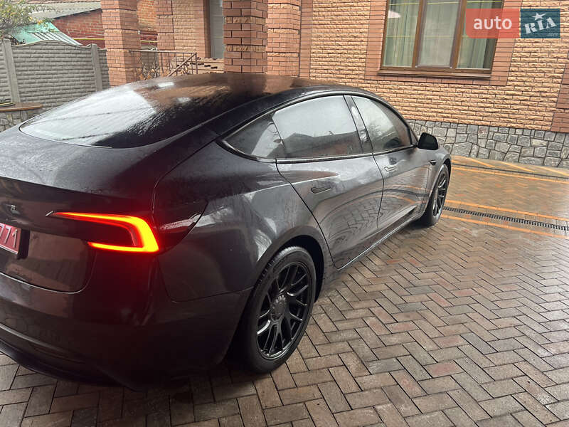 Седан Tesla Model 3 2024 в Полтаве