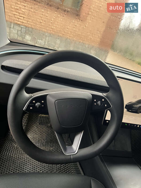 Седан Tesla Model 3 2024 в Полтаве
