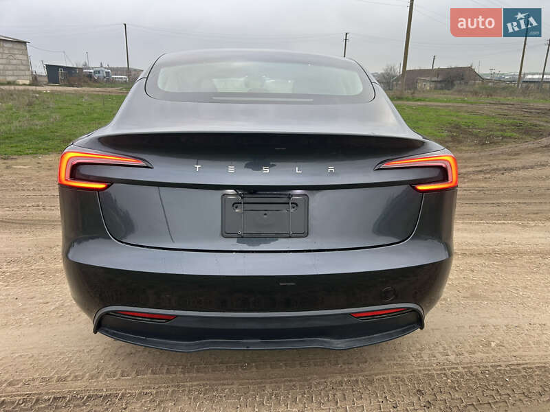 Седан Tesla Model 3 2024 в Одесі