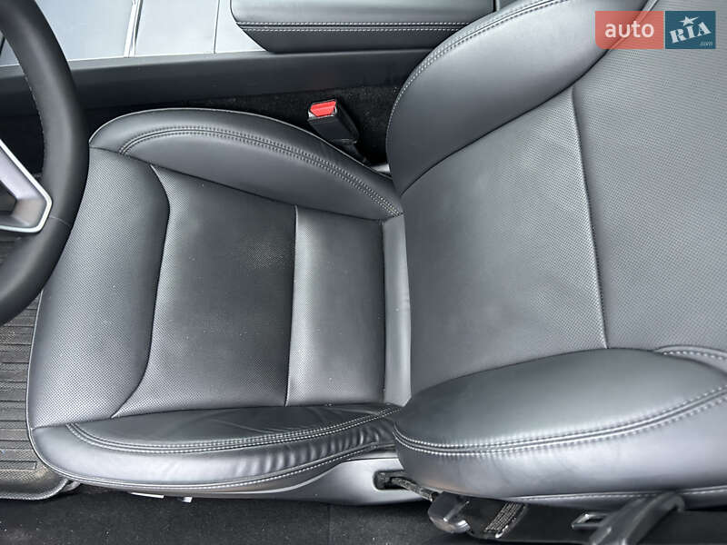 Седан Tesla Model 3 2024 в Одесі