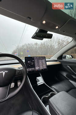 Седан Tesla Model 3 2019 в Львове