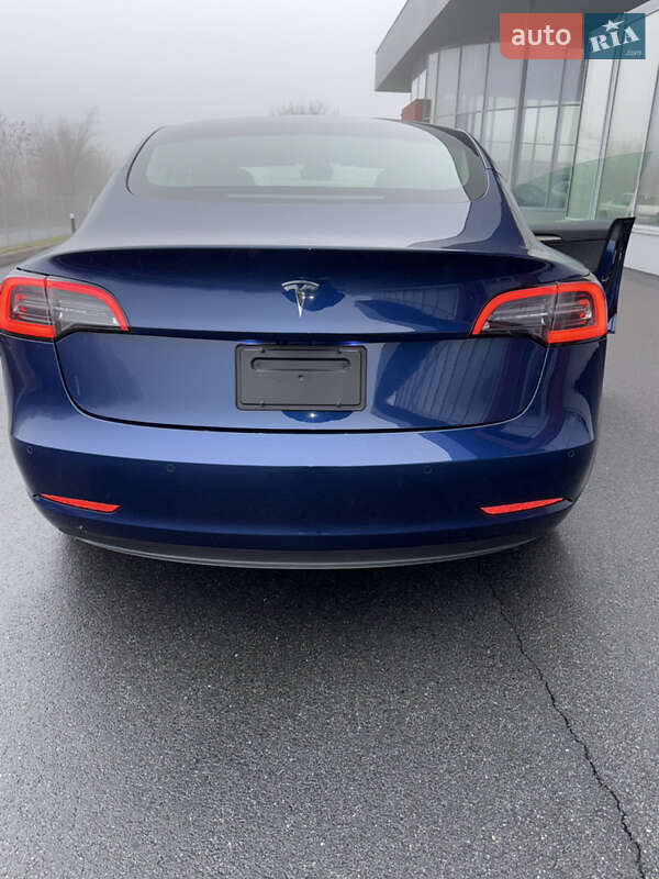 Седан Tesla Model 3 2022 в Днепре