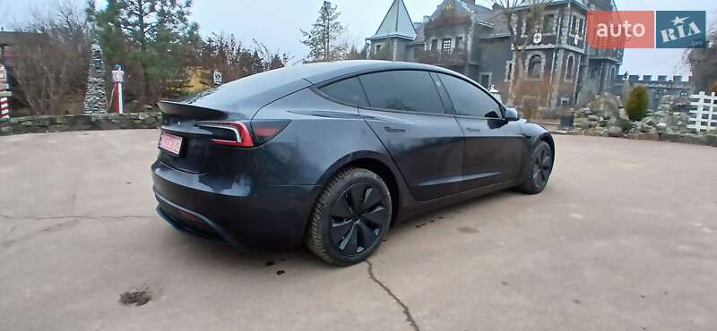 Седан Tesla Model 3 2024 в Ивано-Франковске