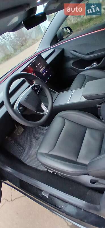 Седан Tesla Model 3 2024 в Ивано-Франковске