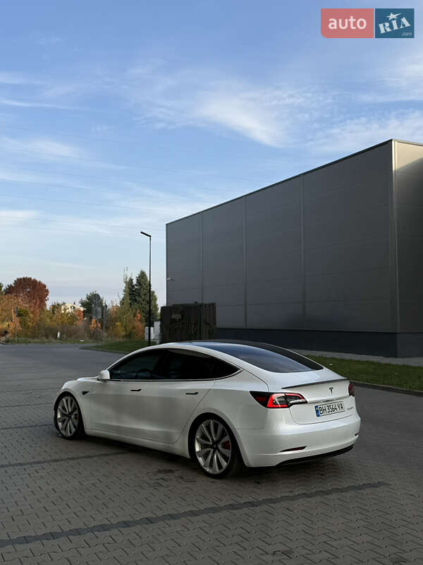 Седан Tesla Model 3 2019 в Львові