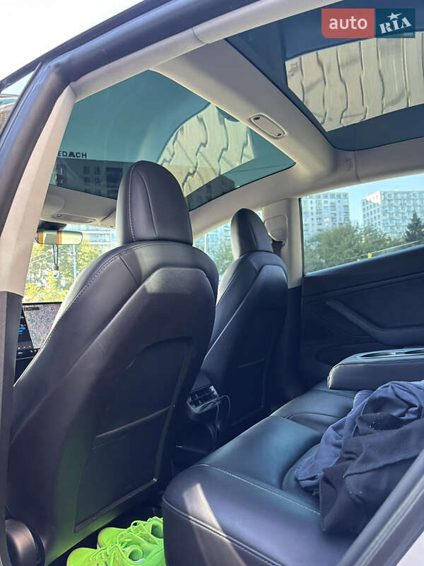 Седан Tesla Model 3 2019 в Львові