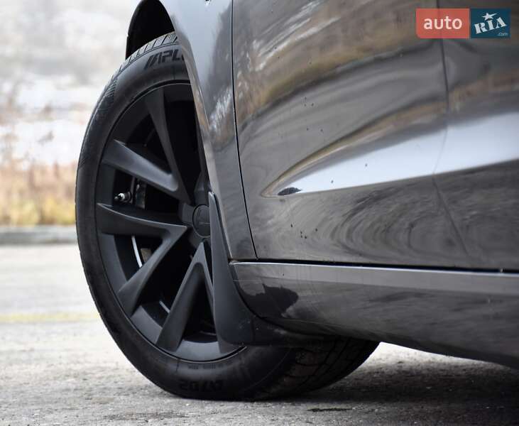 Седан Tesla Model 3 2018 в Дрогобичі фото 17 Седан Tesla Model 3 2018 в Дрогобичі