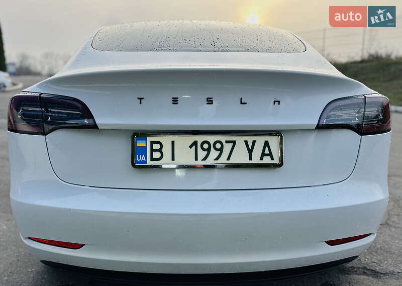 Седан Tesla Model 3 2023 в Полтаве