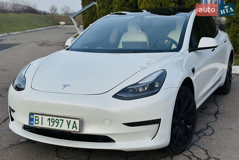 Седан Tesla Model 3 2023 в Полтаве
