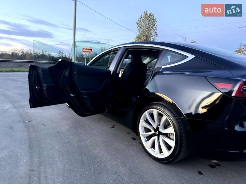 Седан Tesla Model 3 2019 в Ізмаїлі