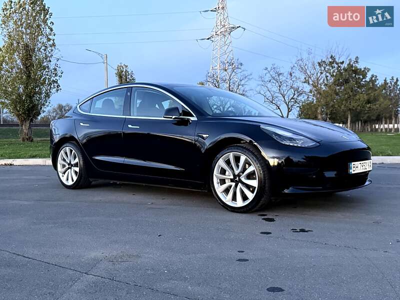 Седан Tesla Model 3 2019 в Ізмаїлі