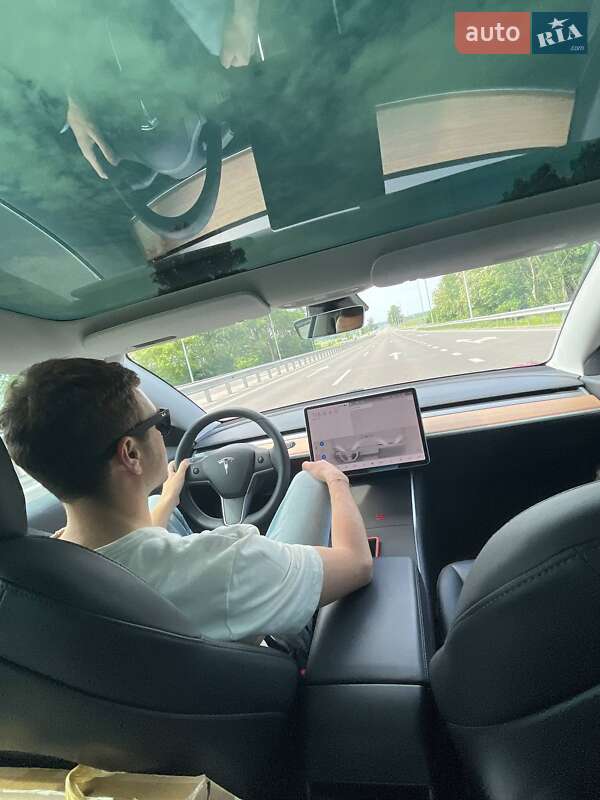 Седан Tesla Model 3 2019 в Києві