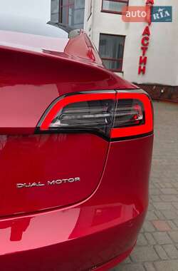 Седан Tesla Model 3 2018 в Луцке