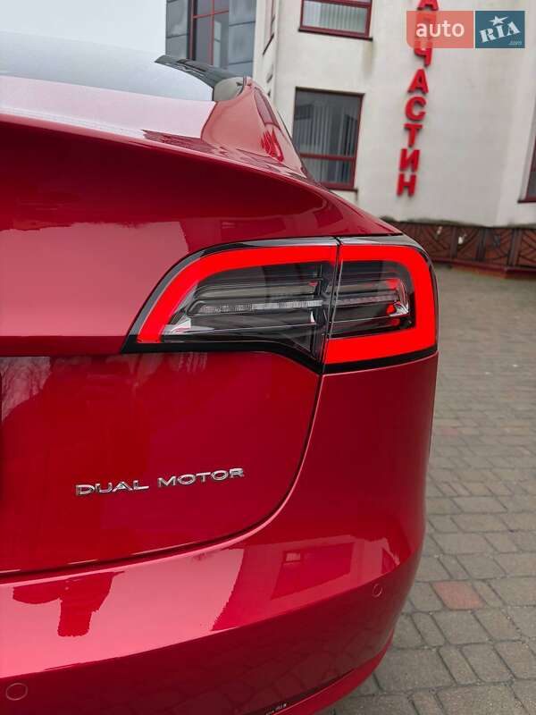Седан Tesla Model 3 2018 в Луцьку