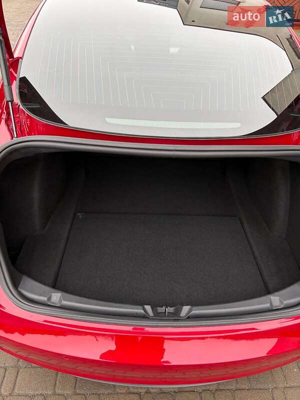 Седан Tesla Model 3 2018 в Луцьку