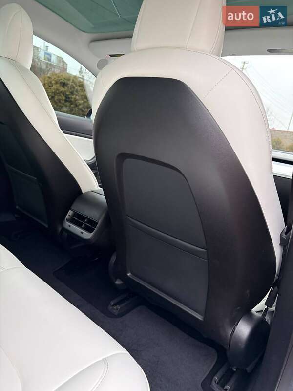 Седан Tesla Model 3 2018 в Луцьку