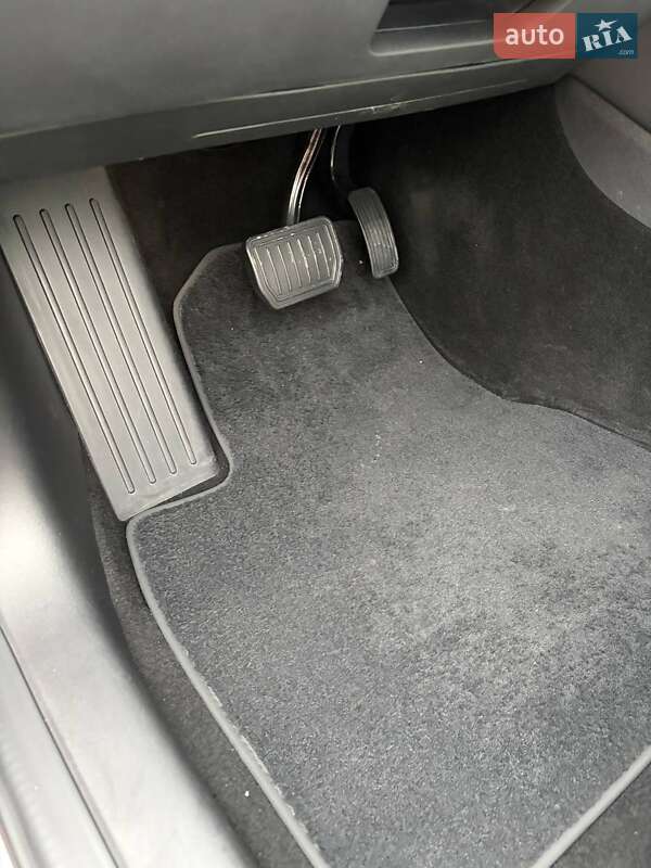 Седан Tesla Model 3 2018 в Луцьку